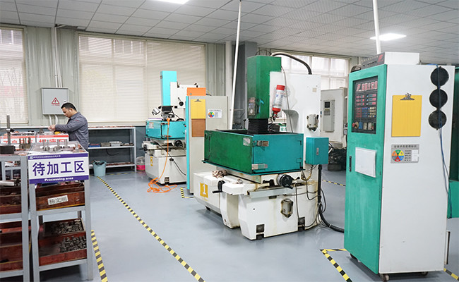 Hunan Meicheng Ceramic Technology Co., Ltd. ligne de production en usine